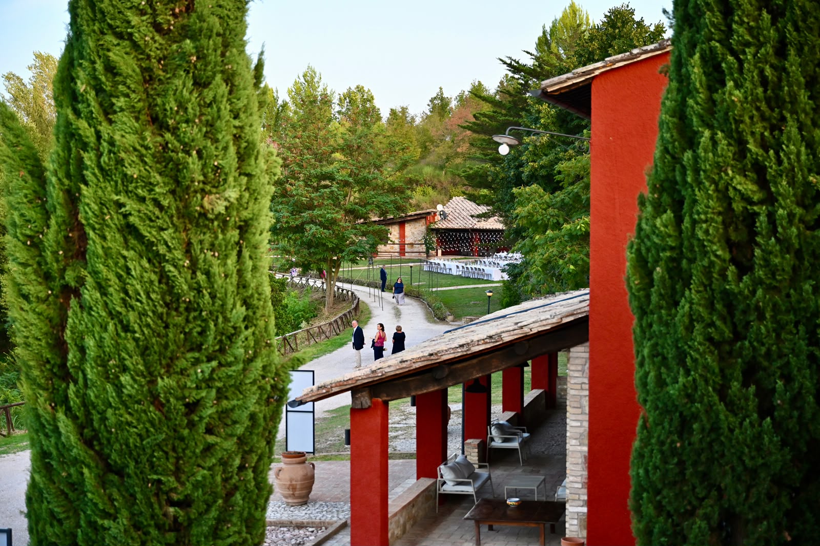 L'aperitivo a bordo piscina al Poggio dei Pettirossi