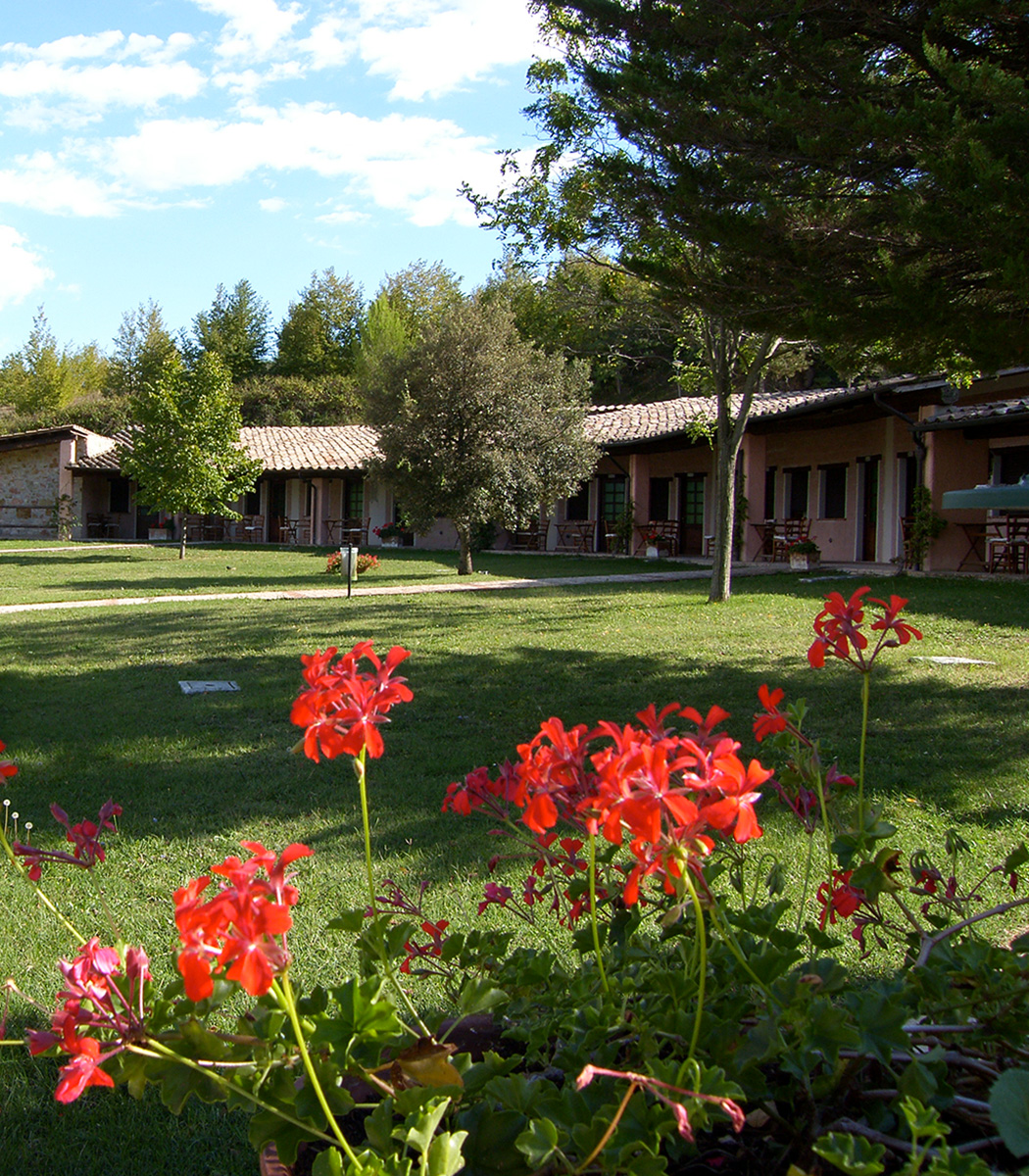 Il poggio dei pettirossi, resort, agriresort, agriturismo, piscina panoramica, swimming pool, pool, panoramic, view, landscape, umbria, umbrië, italia, italy, italië, vakantie, vacanze, green, region, green, organic, ecofriendly, cuisine, italian cuisine, bedrooms, spa center bevagna sauna garden countryside farm camping, hills, nature, mountain